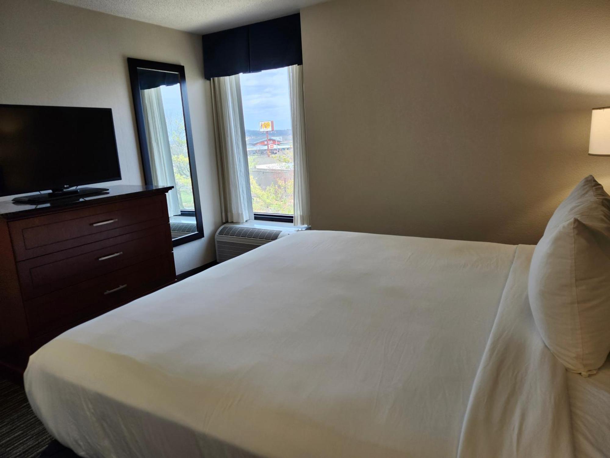 Heritage & St Louis Fenton, Trademark By Wyndham Hotel 3*